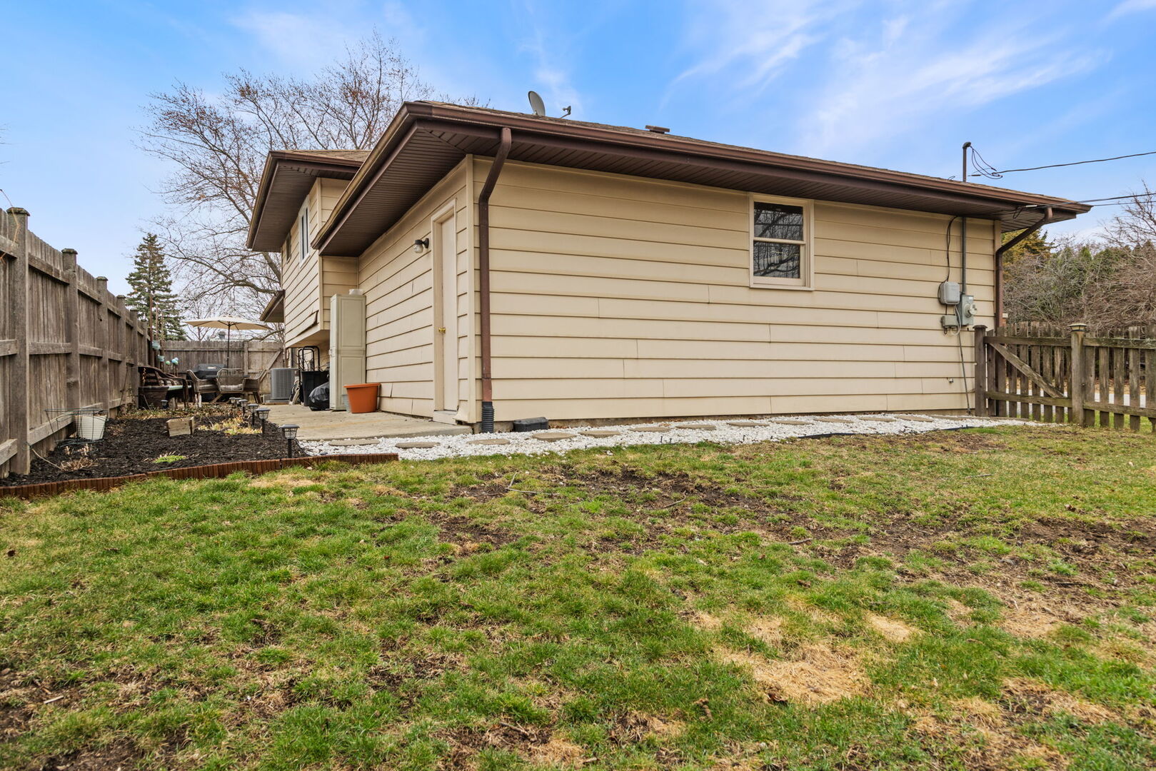 1N264 Darling Street, Carol Stream, IL 60188