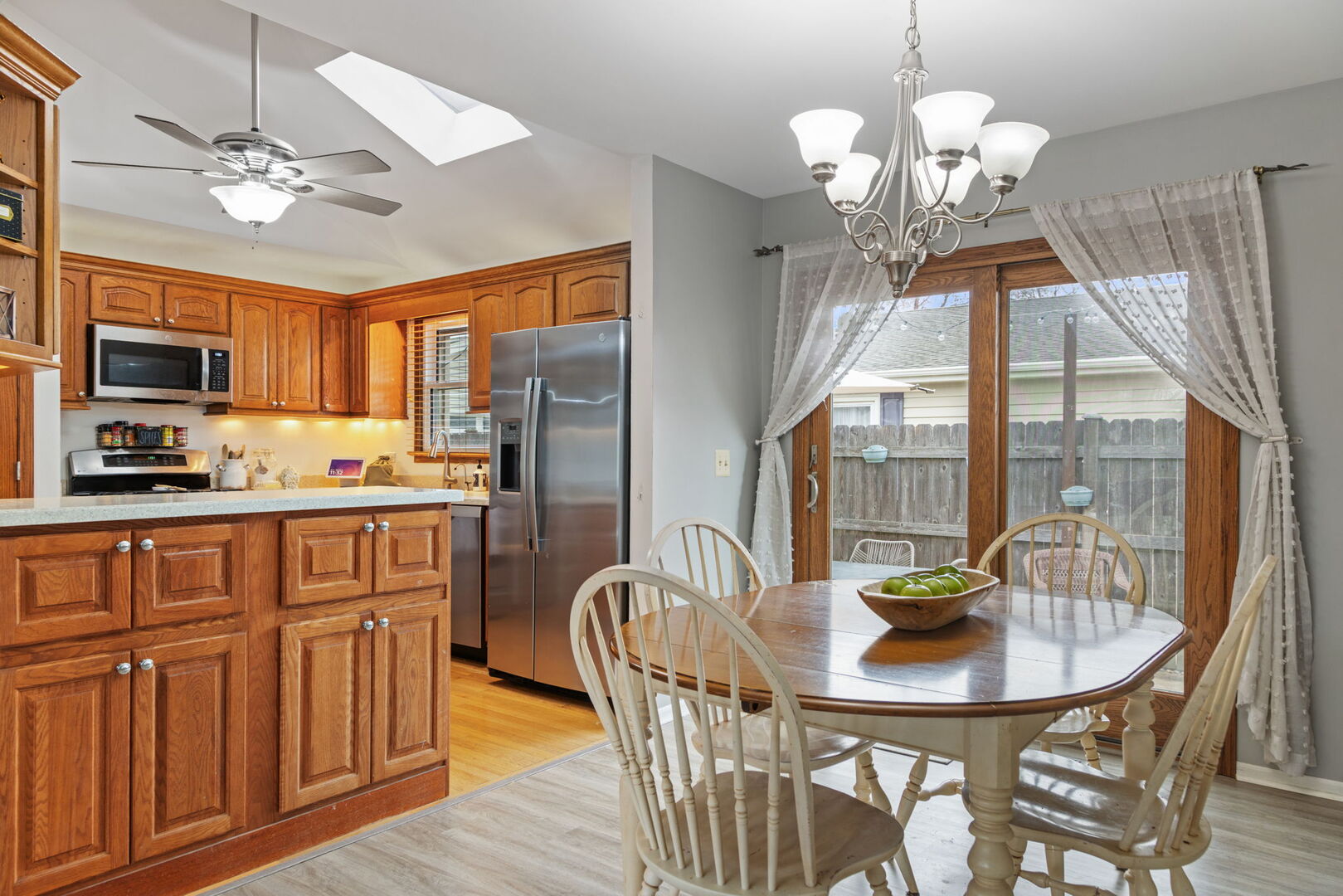 1N264 Darling Street, Carol Stream, IL 60188