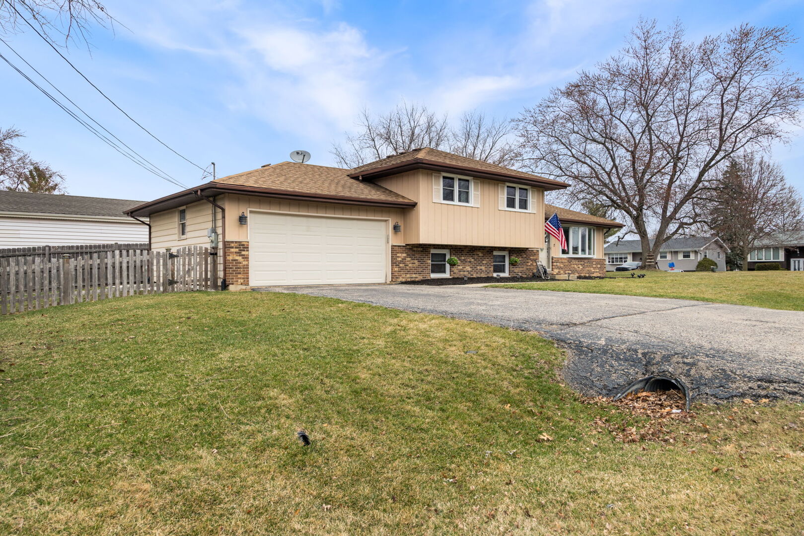 1N264 Darling Street, Carol Stream, IL 60188