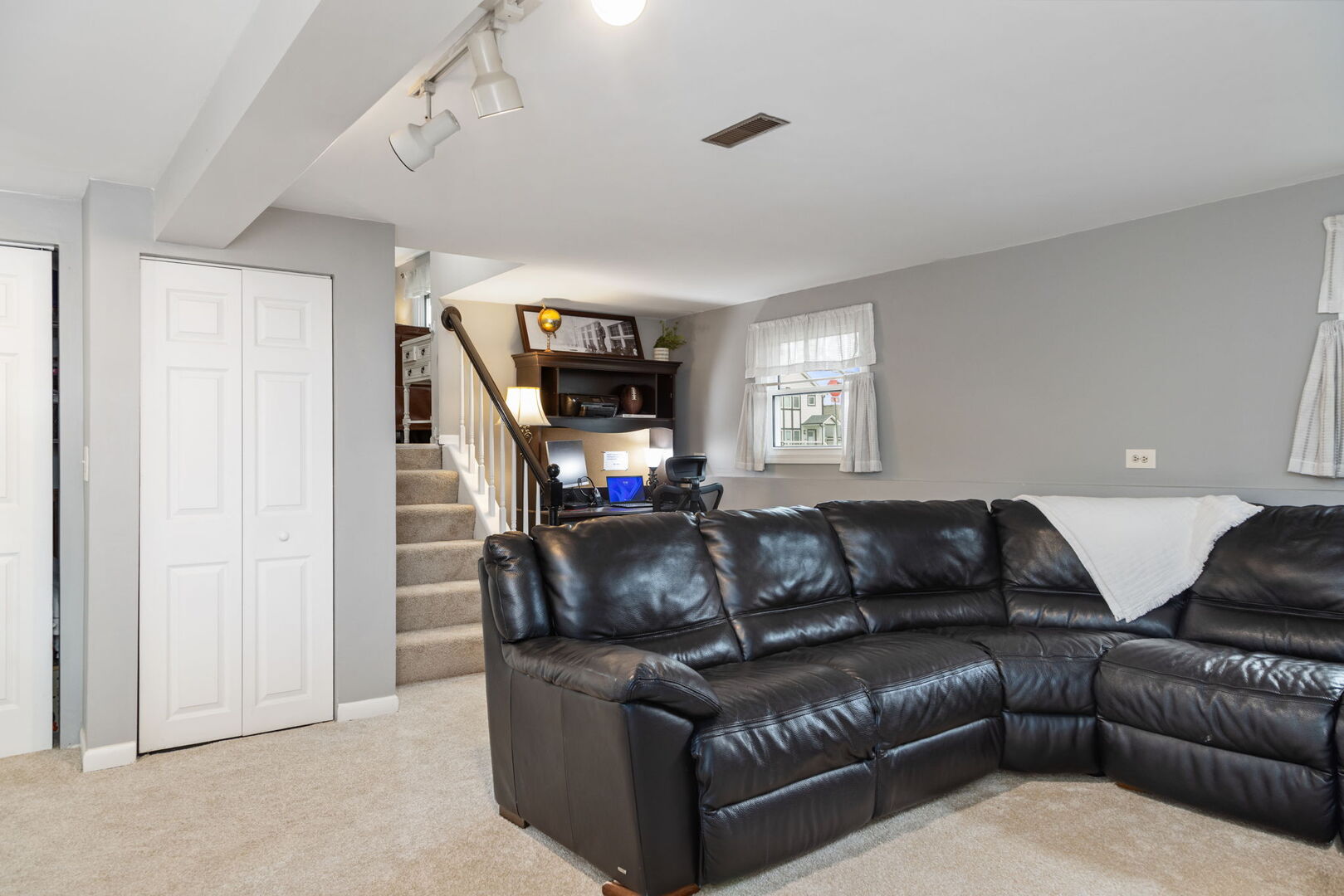 1N264 Darling Street, Carol Stream, IL 60188