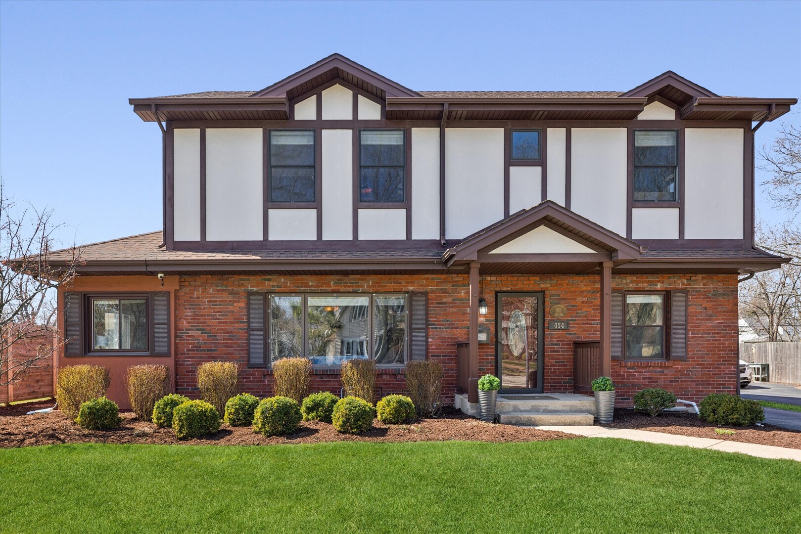454 S YALE Avenue, Villa Park, IL 60181