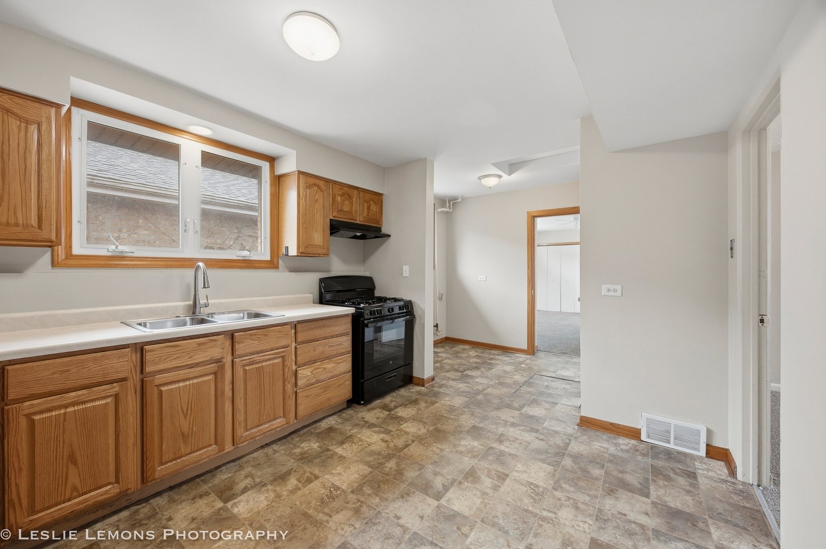 10142 S California Avenue, Evergreen Park, IL 60805