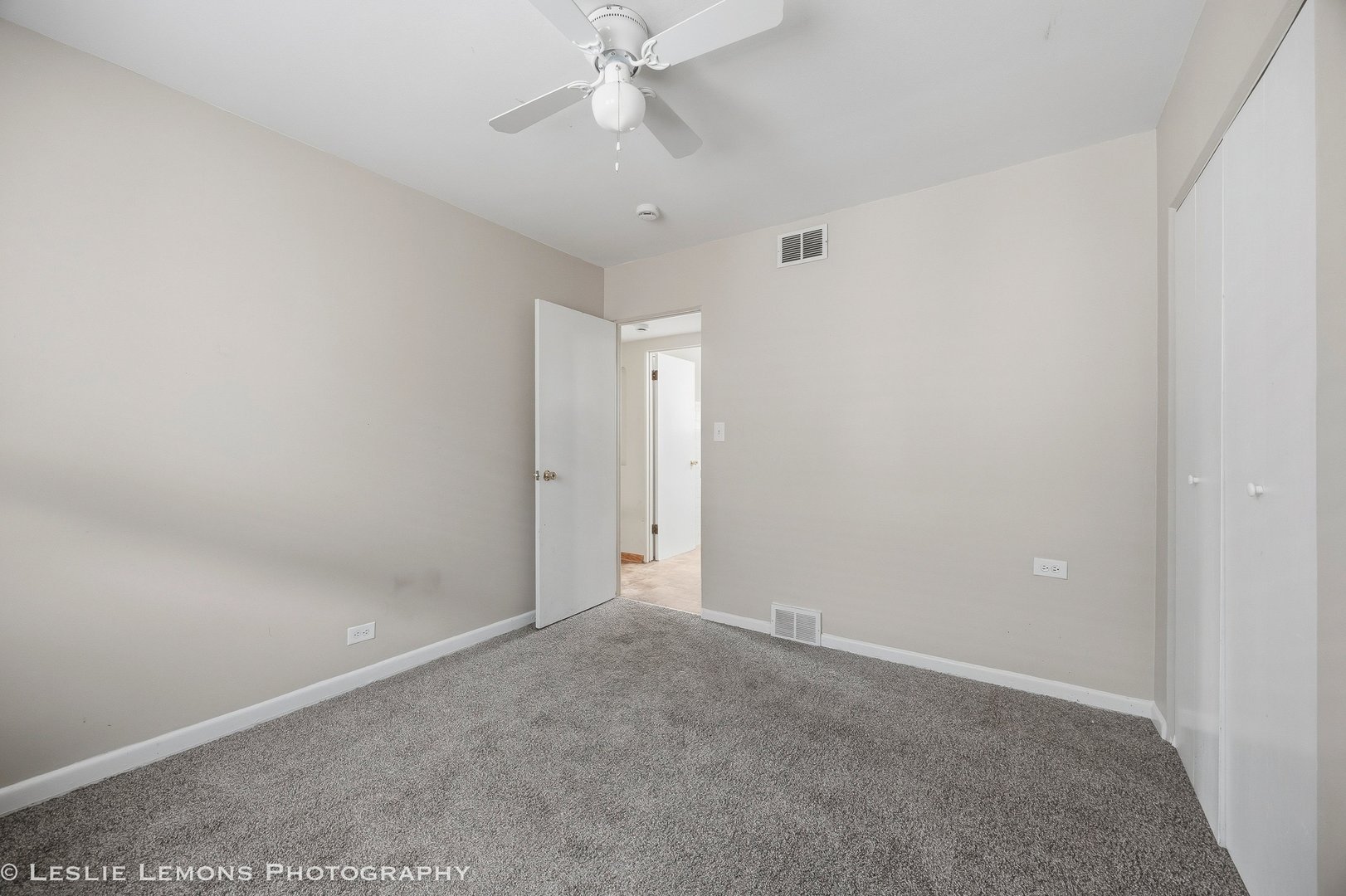 10142 S California Avenue, Evergreen Park, IL 60805