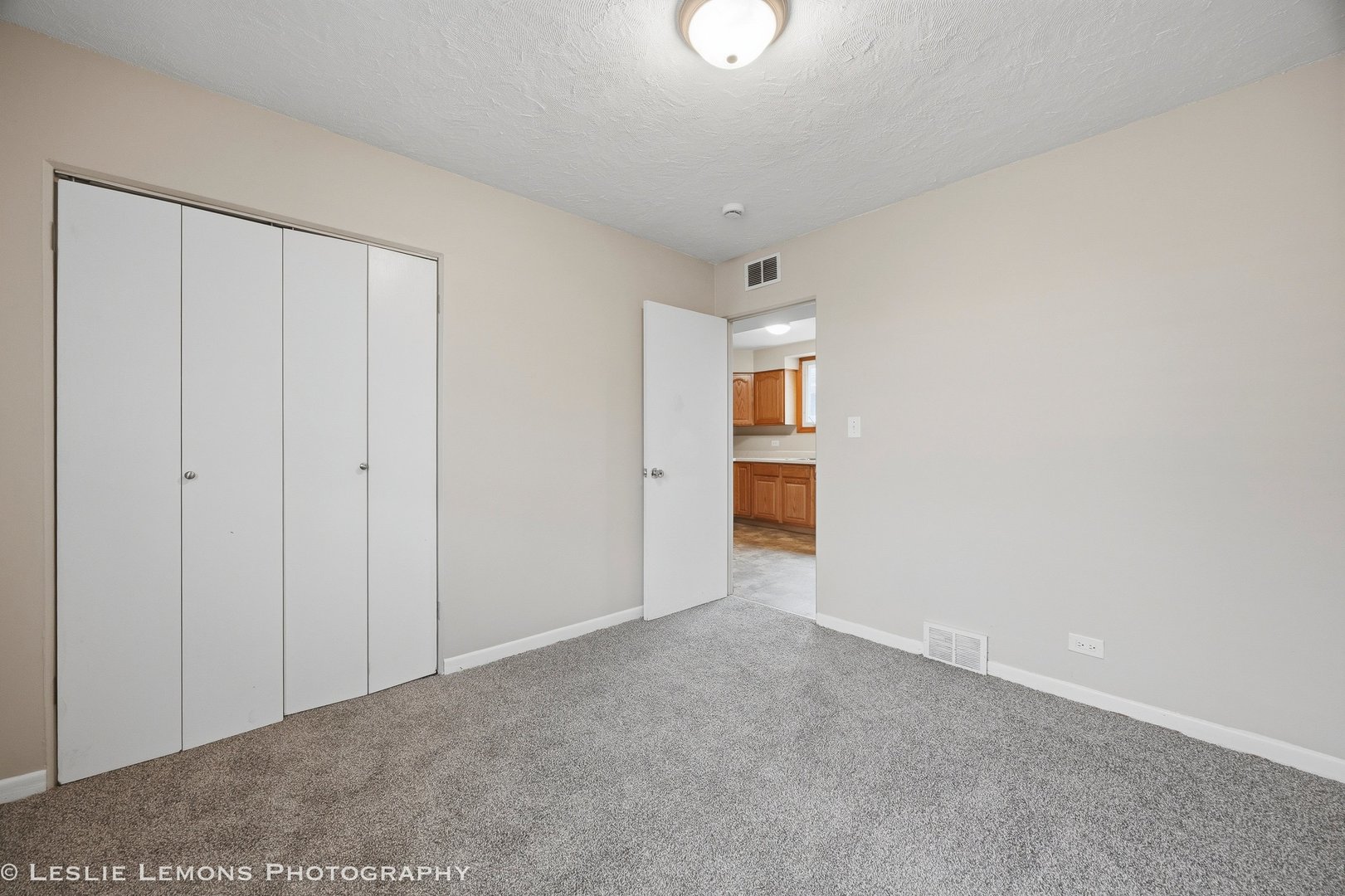 10142 S California Avenue, Evergreen Park, IL 60805