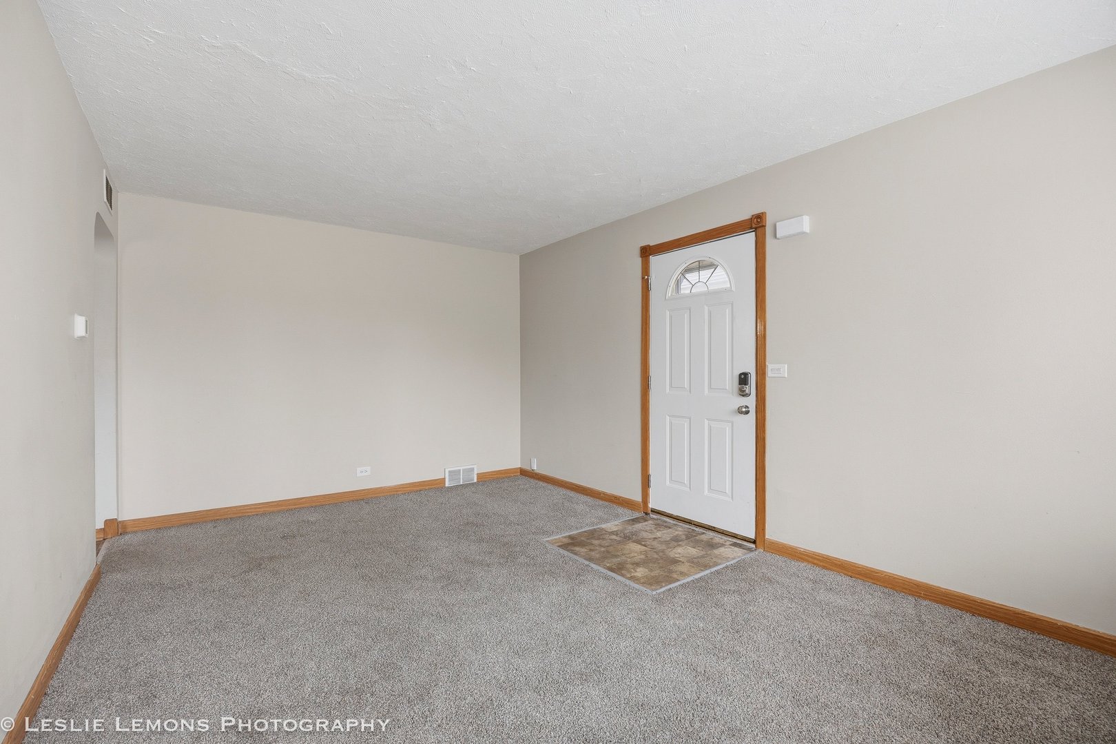 10142 S California Avenue, Evergreen Park, IL 60805