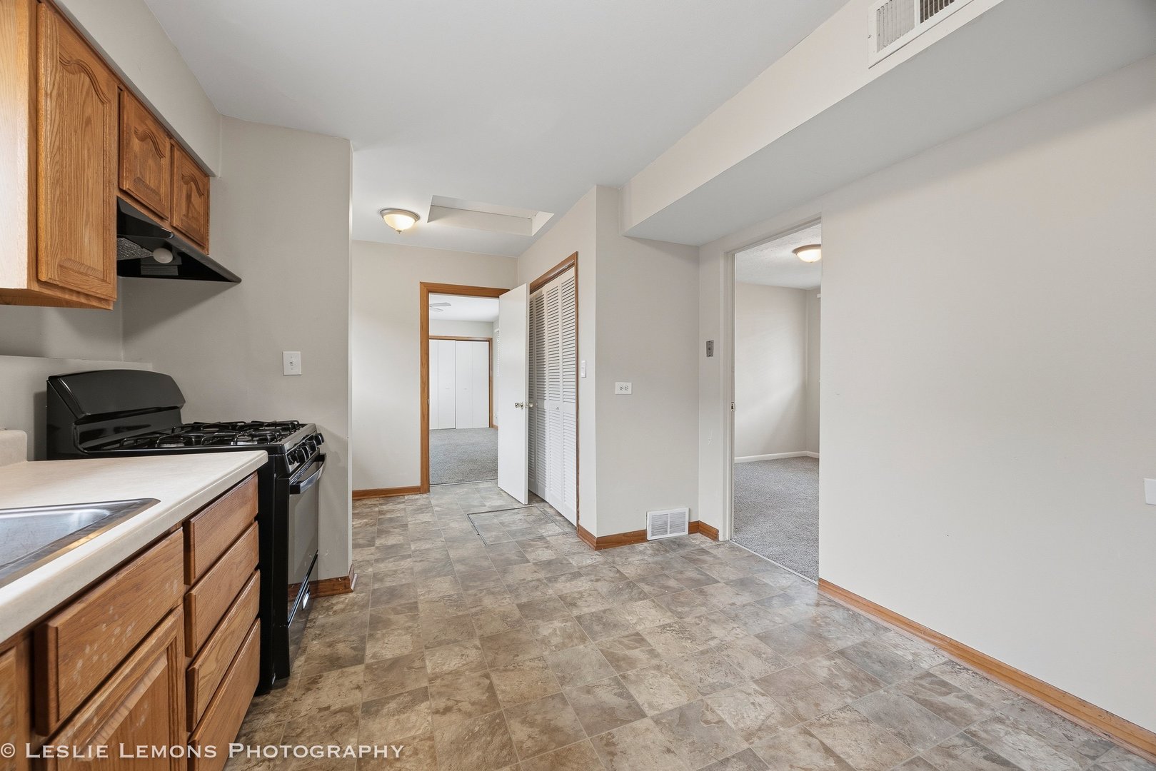 10142 S California Avenue, Evergreen Park, IL 60805