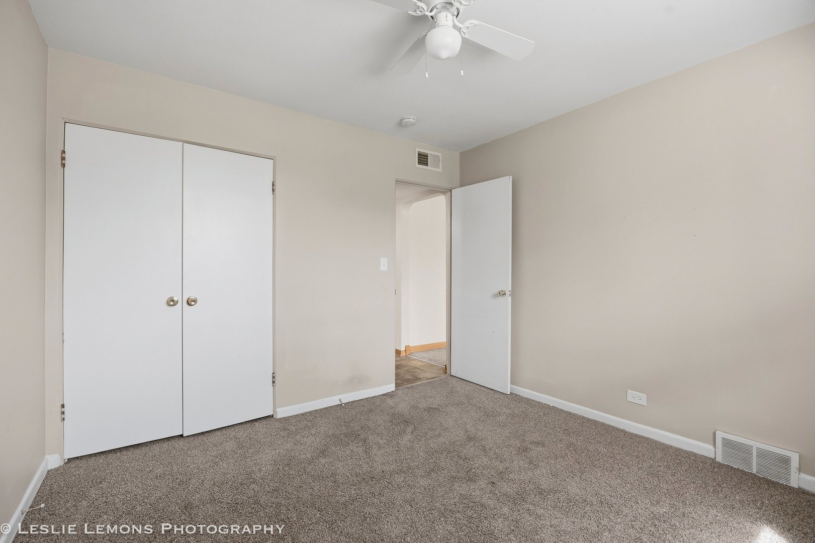 10142 S California Avenue, Evergreen Park, IL 60805