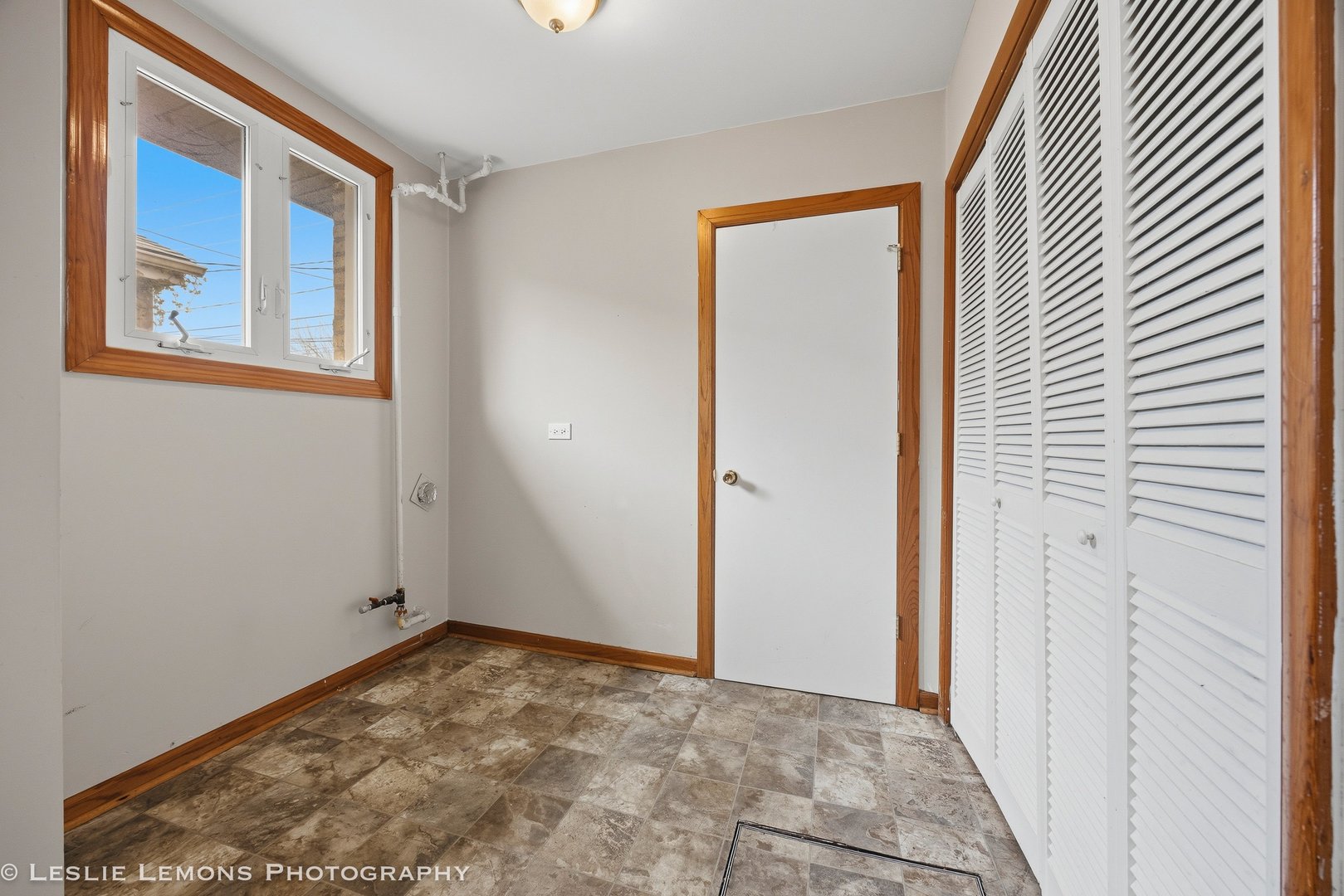 10142 S California Avenue, Evergreen Park, IL 60805