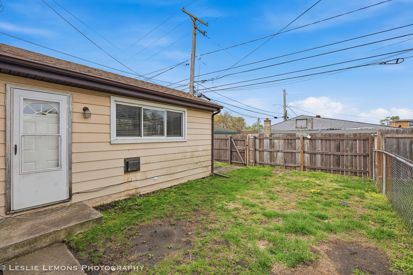 10142 S California Avenue, Evergreen Park, IL 60805