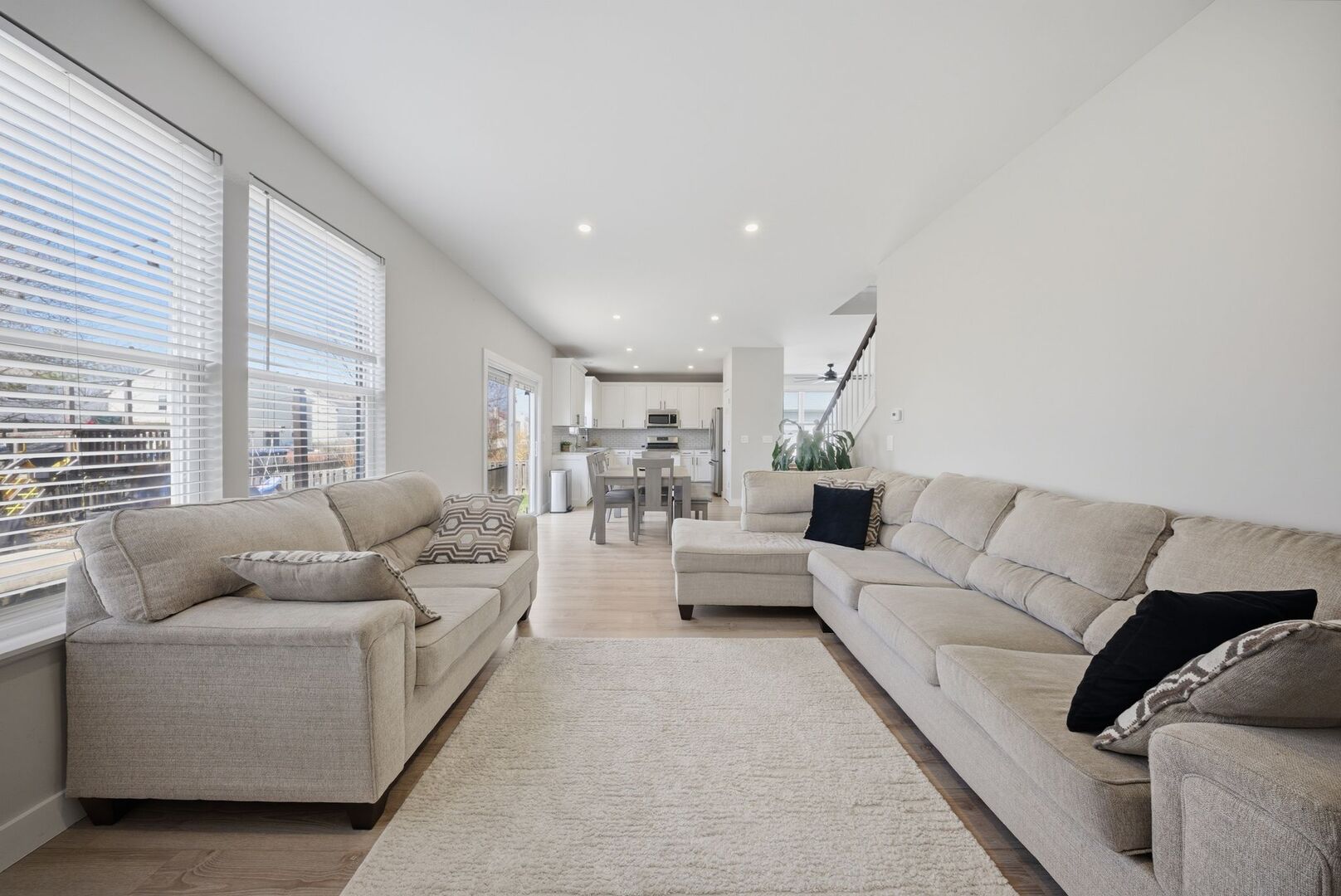 2547 Prairie Crossing Drive, Montgomery, IL 60538