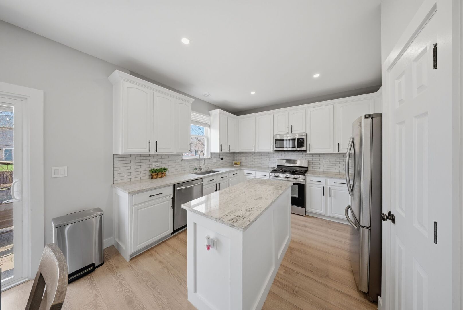 2547 Prairie Crossing Drive, Montgomery, IL 60538