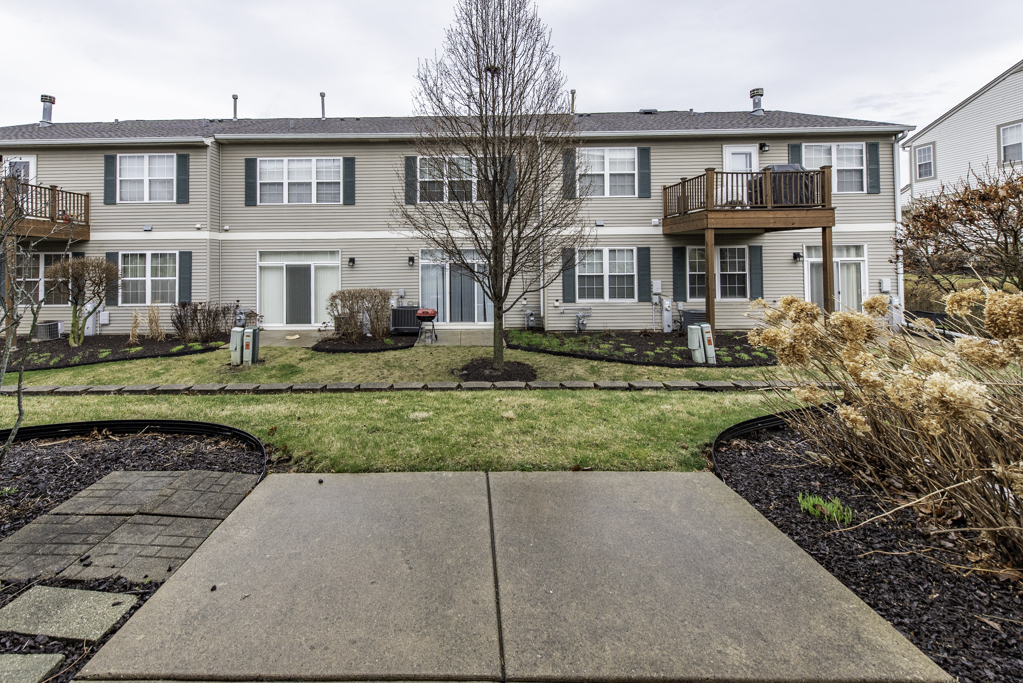 2879 Falling Waters Drive #2879, Lindenhurst, IL 60046