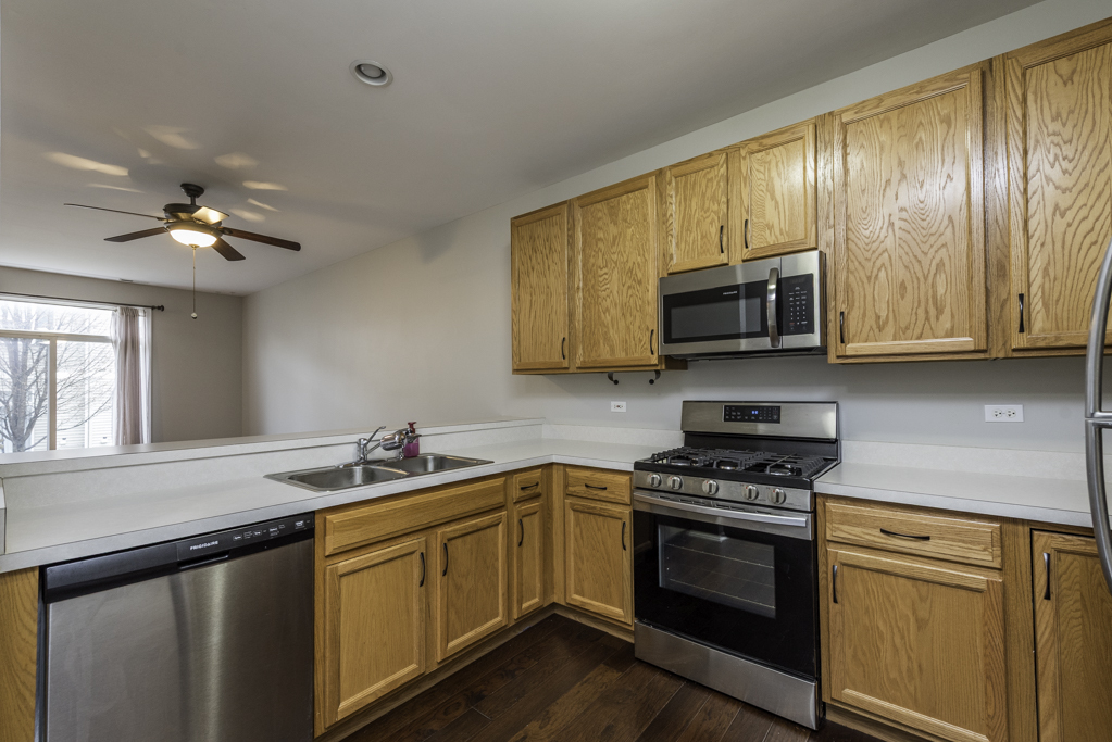 2879 Falling Waters Drive #2879, Lindenhurst, IL 60046