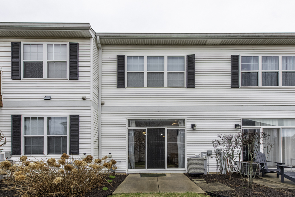 2879 Falling Waters Drive #2879, Lindenhurst, IL 60046