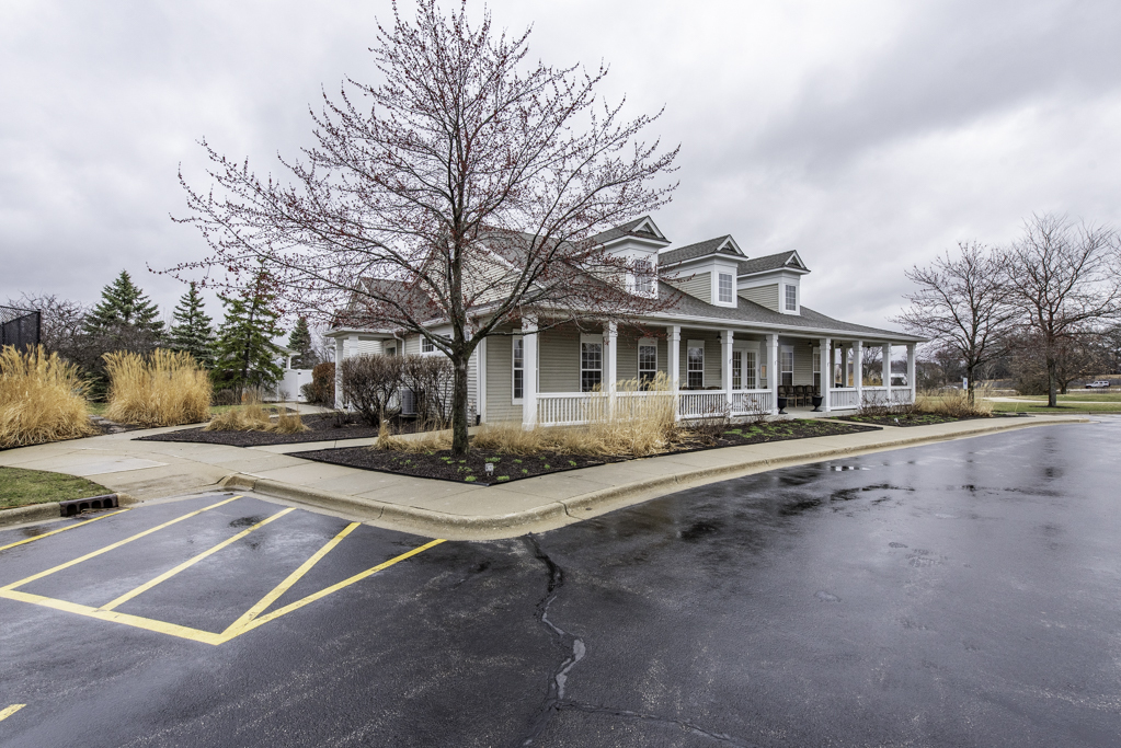 2879 Falling Waters Drive #2879, Lindenhurst, IL 60046