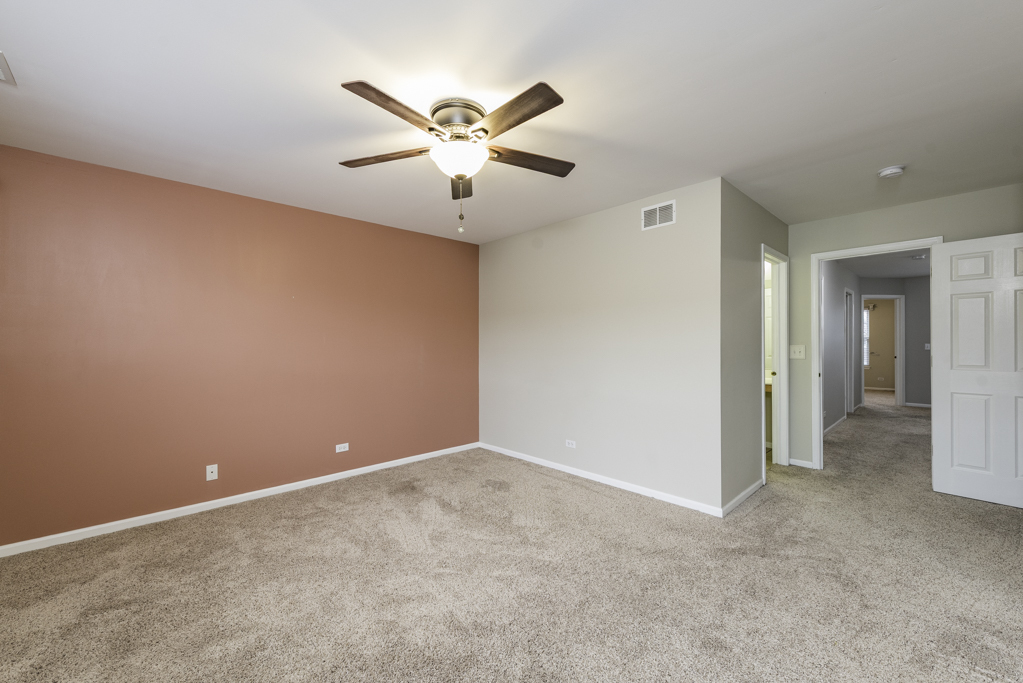 2879 Falling Waters Drive #2879, Lindenhurst, IL 60046