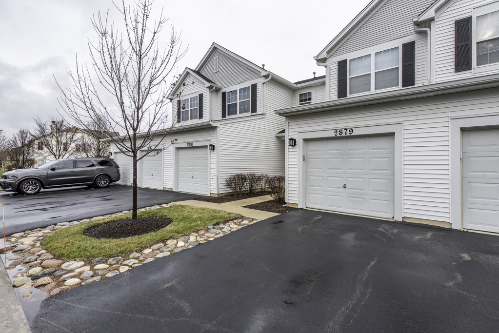 2879 Falling Waters Drive #2879, Lindenhurst, IL 60046