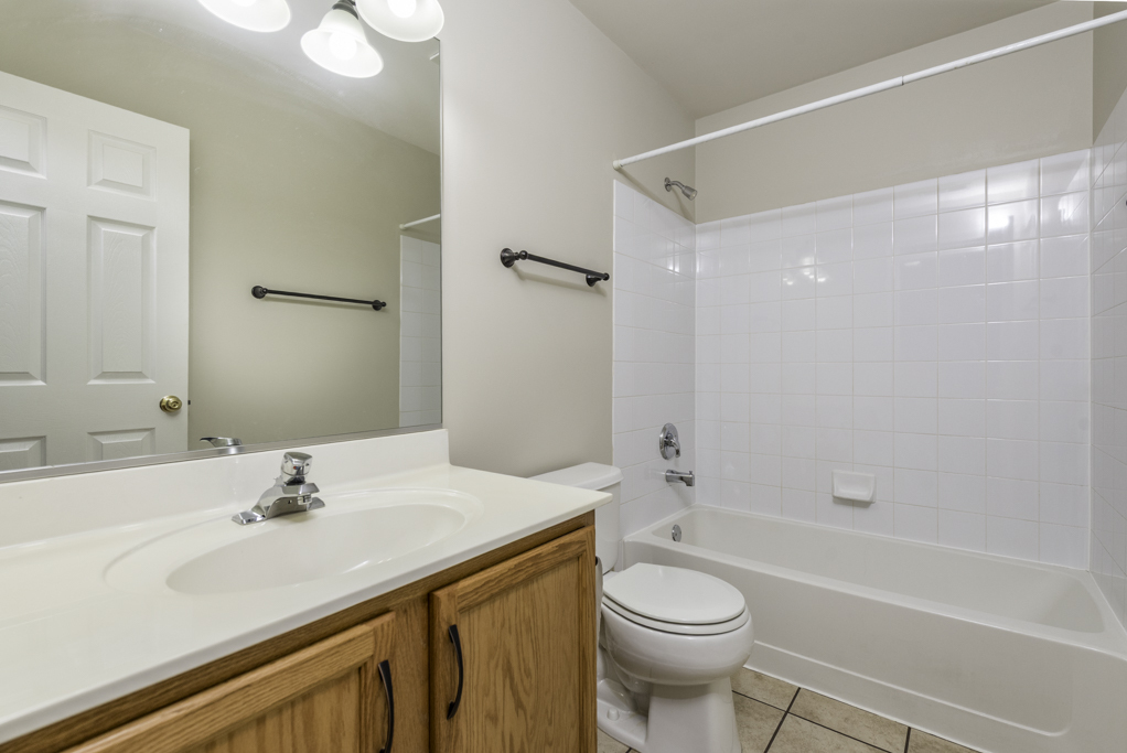 2879 Falling Waters Drive #2879, Lindenhurst, IL 60046