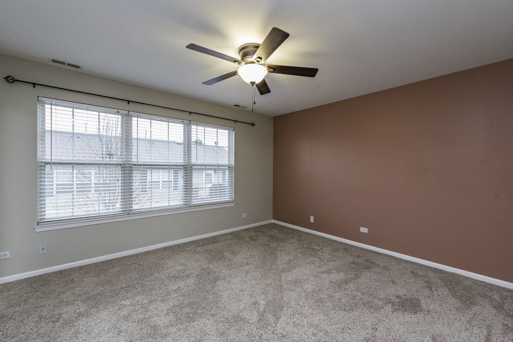 2879 Falling Waters Drive #2879, Lindenhurst, IL 60046