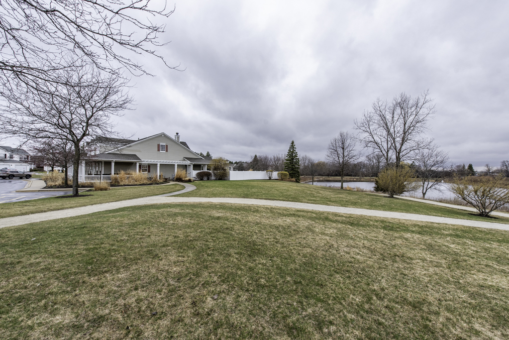 2879 Falling Waters Drive #2879, Lindenhurst, IL 60046