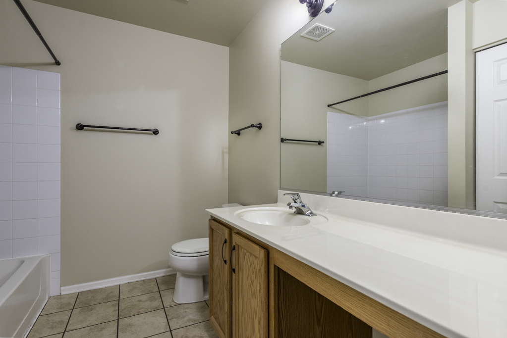 2879 Falling Waters Drive #2879, Lindenhurst, IL 60046