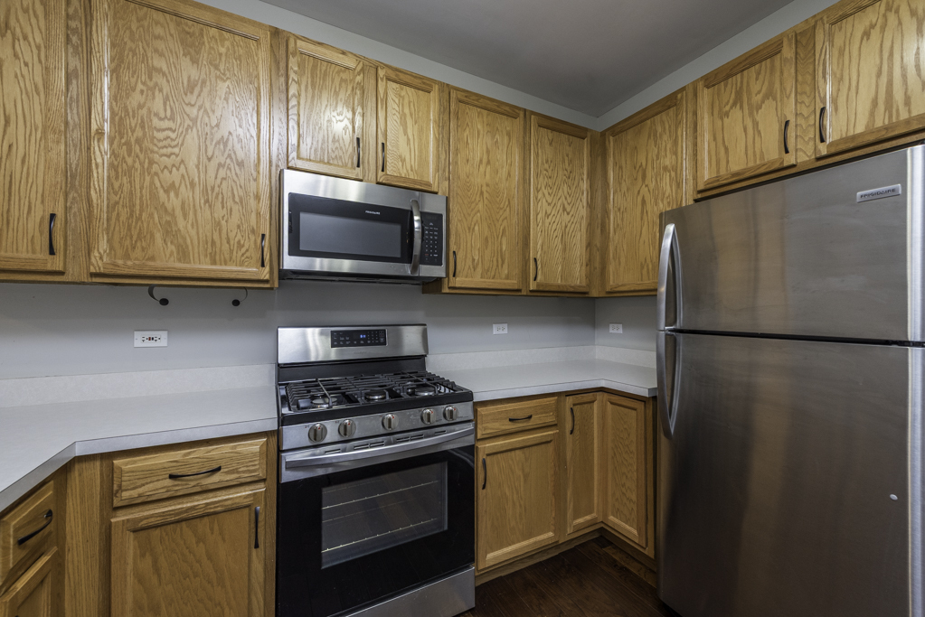 2879 Falling Waters Drive #2879, Lindenhurst, IL 60046