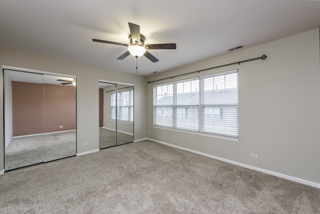 2879 Falling Waters Drive #2879, Lindenhurst, IL 60046