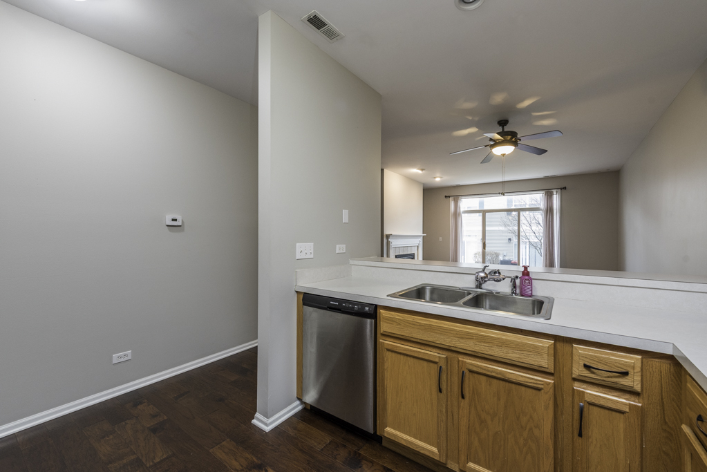 2879 Falling Waters Drive #2879, Lindenhurst, IL 60046