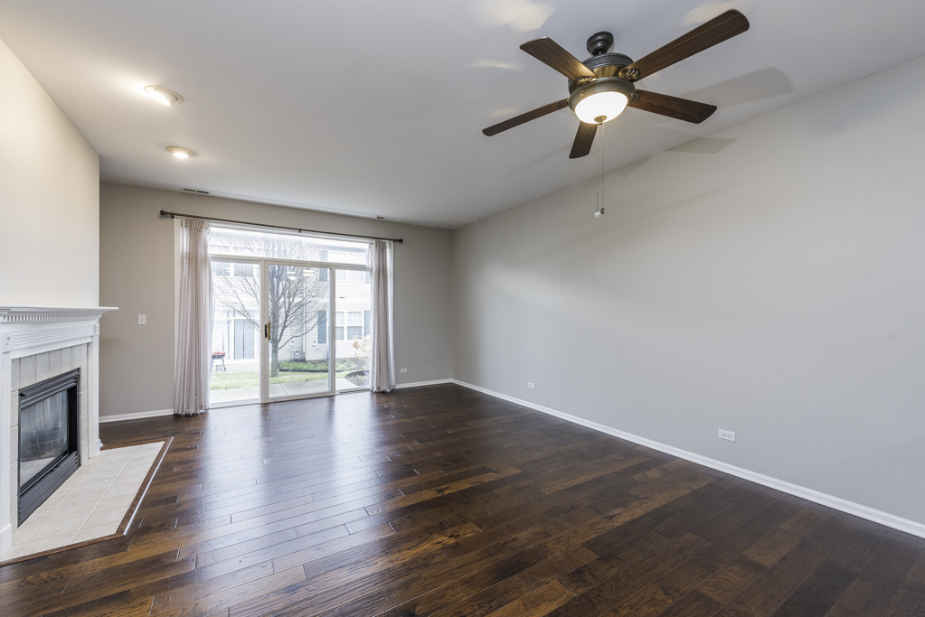 2879 Falling Waters Drive #2879, Lindenhurst, IL 60046