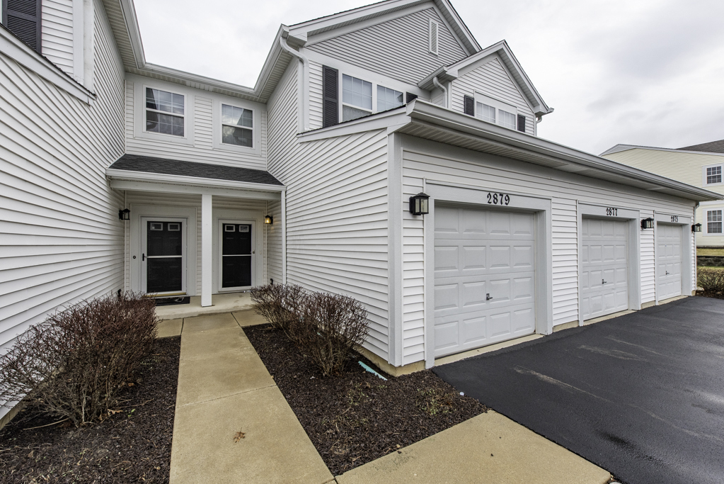 2879 Falling Waters Drive #2879, Lindenhurst, IL 60046