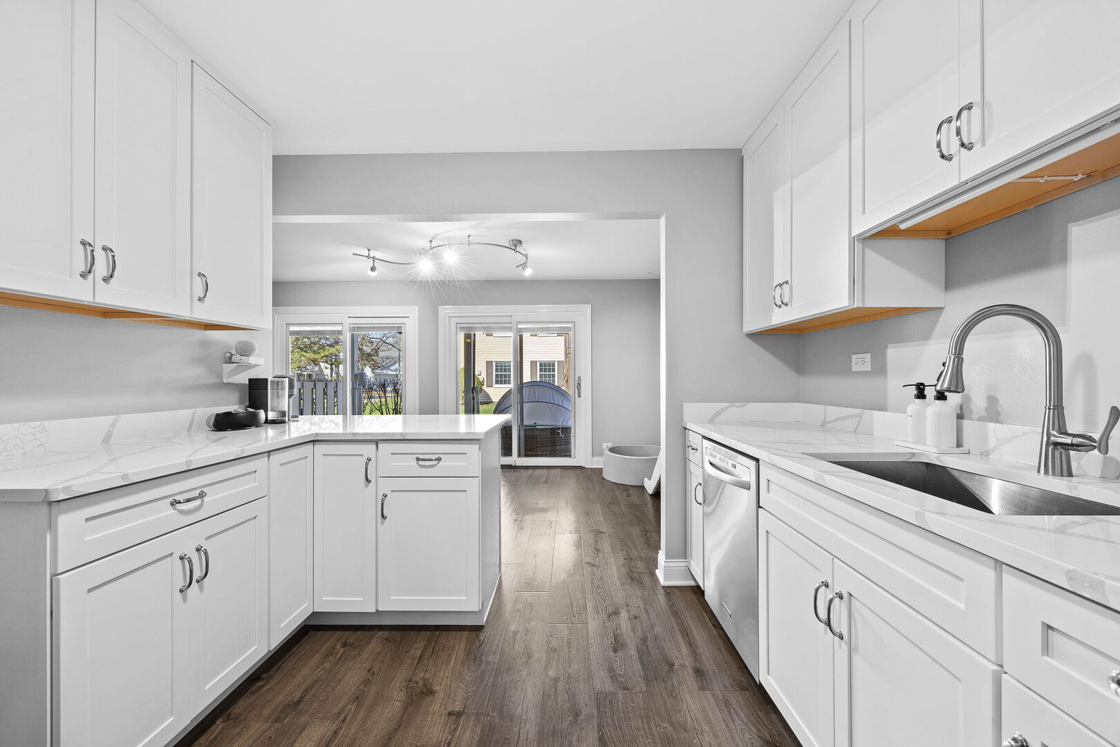 2153 Lancaster Circle #102B, Naperville, IL 60565