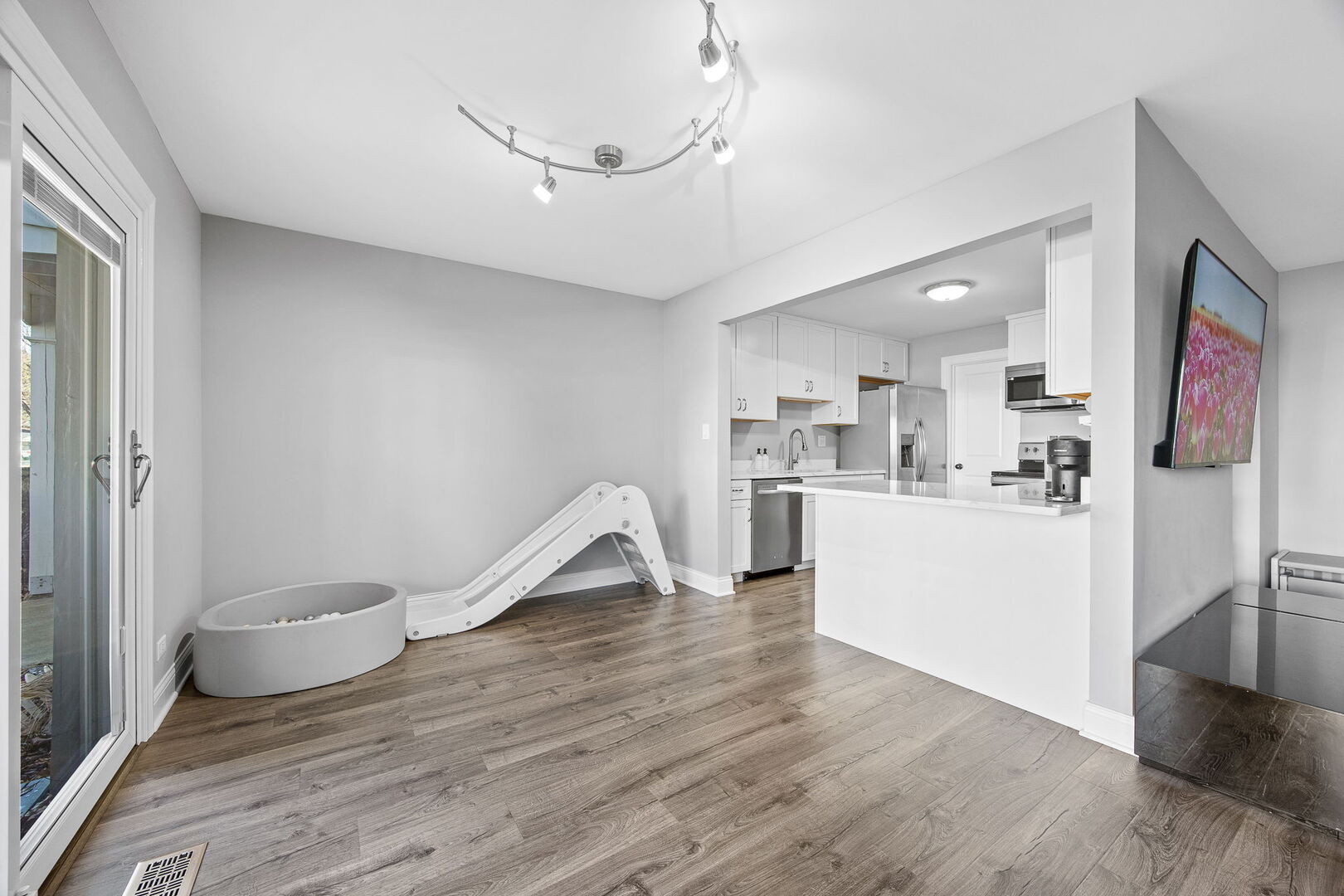 2153 Lancaster Circle #102B, Naperville, IL 60565