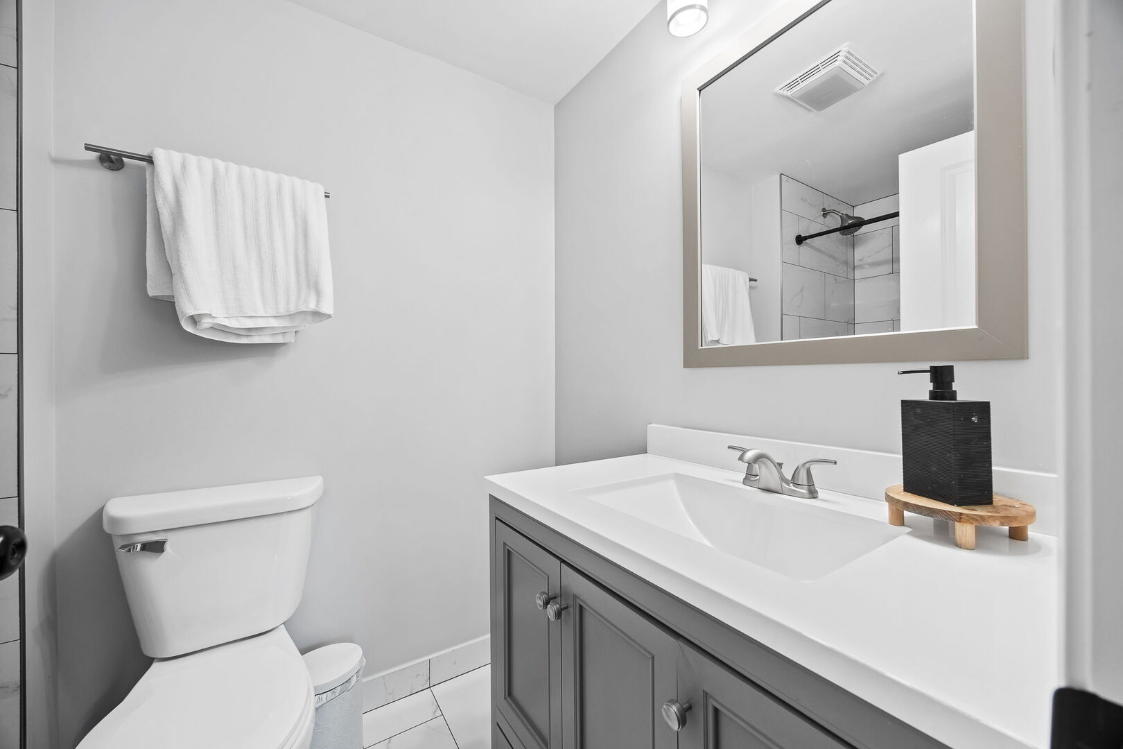 2153 Lancaster Circle #102B, Naperville, IL 60565