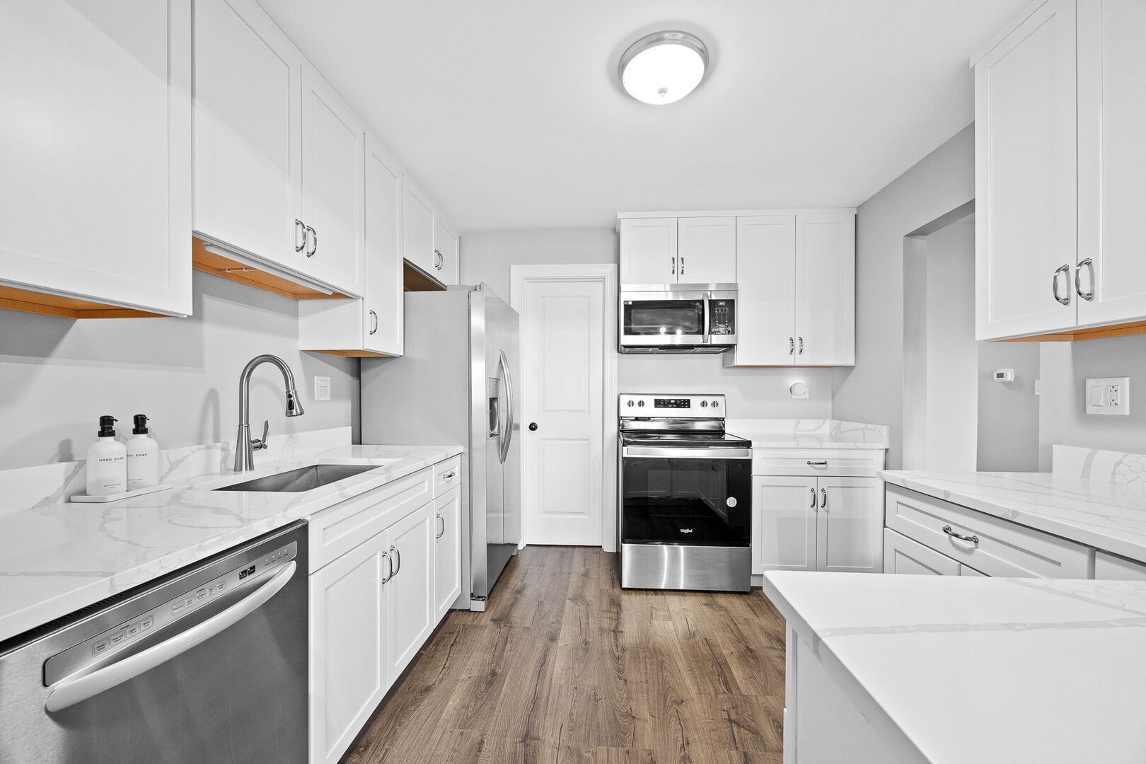 2153 Lancaster Circle #102B, Naperville, IL 60565