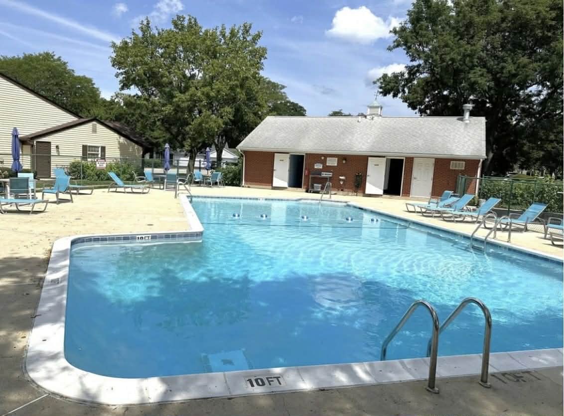 2153 Lancaster Circle #102B, Naperville, IL 60565