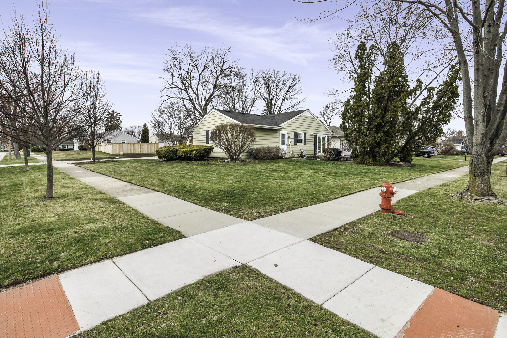 904 W Lynnwood Avenue, Arlington Heights, IL 60004