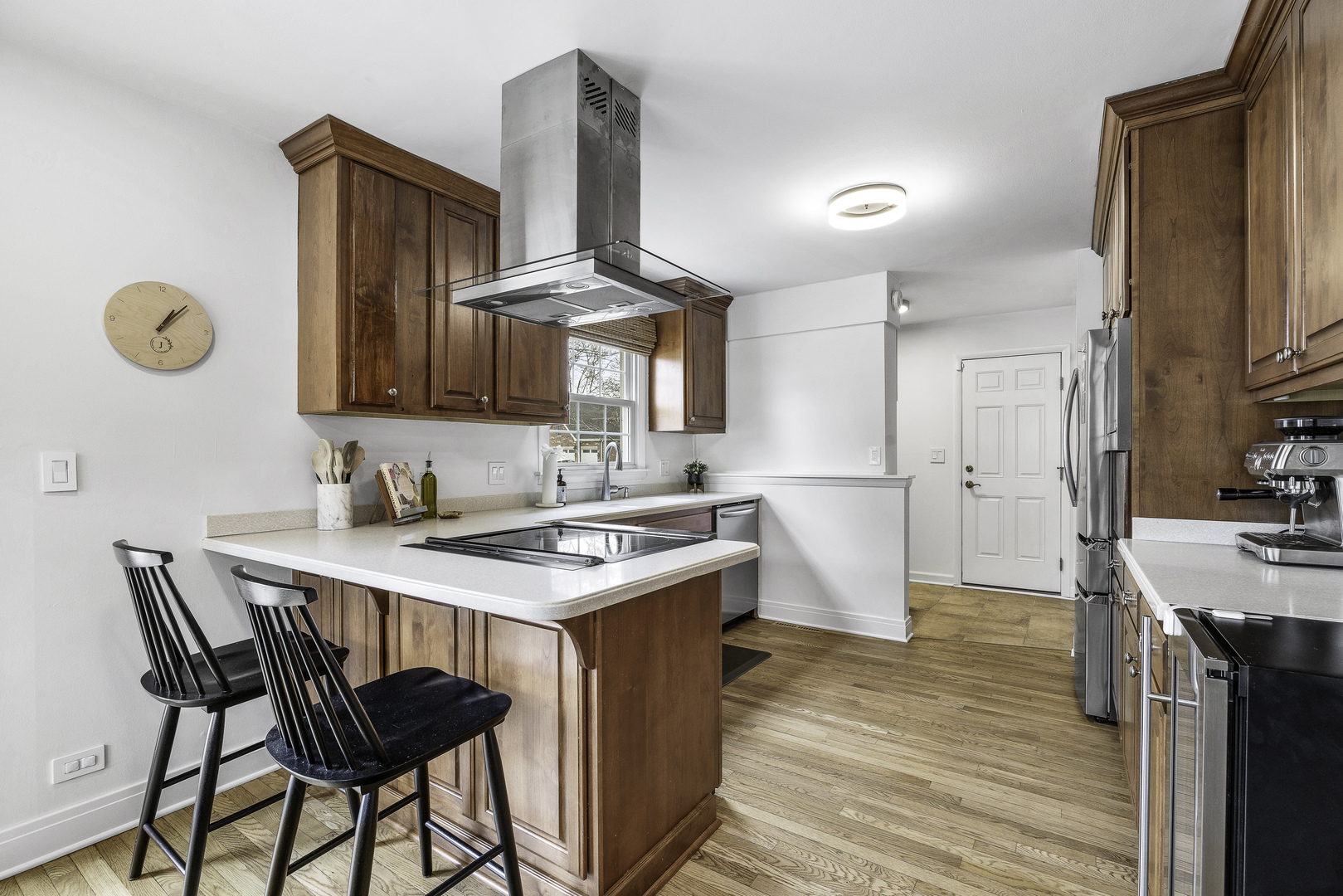 904 W Lynnwood Avenue, Arlington Heights, IL 60004