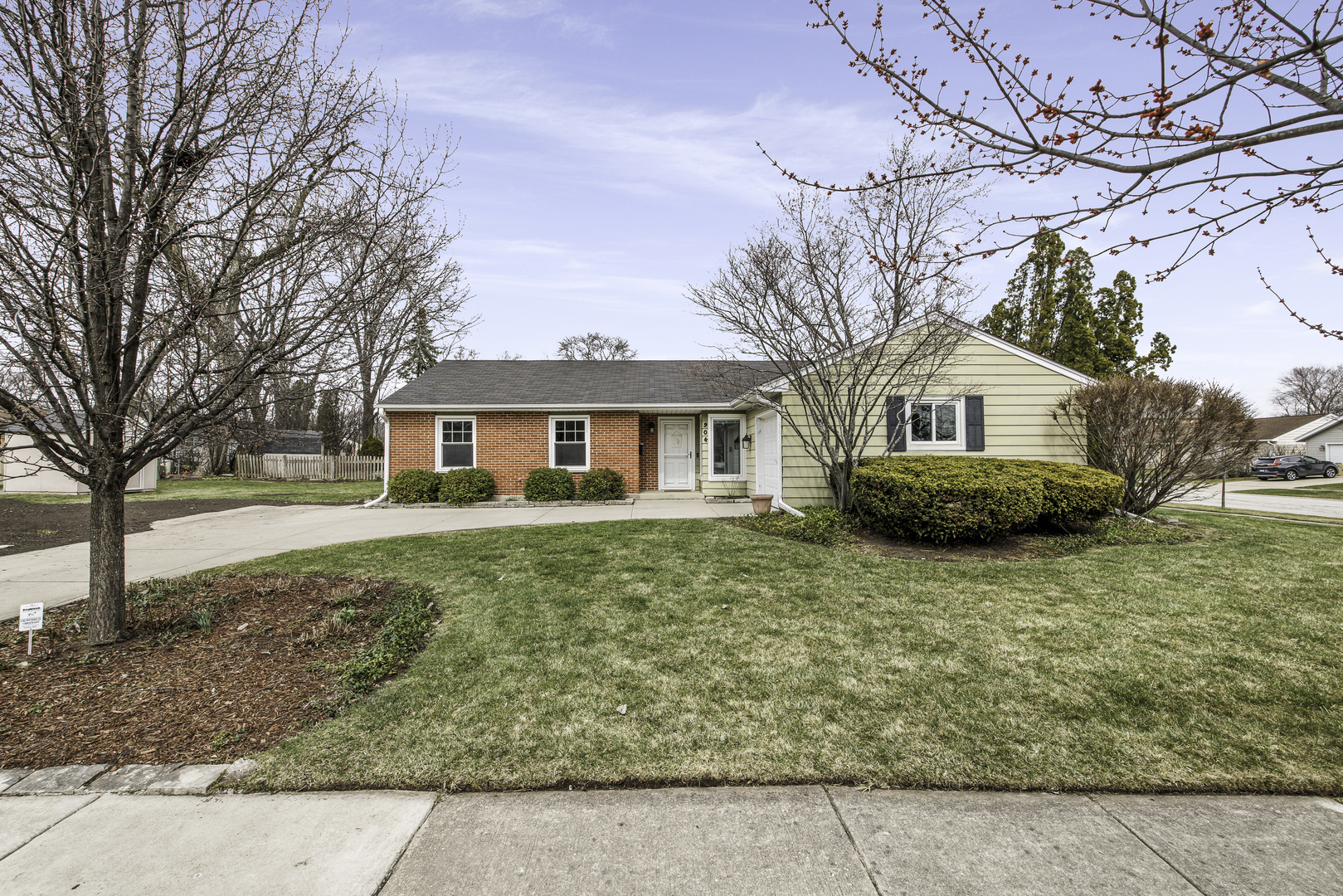 904 W Lynnwood Avenue, Arlington Heights, IL 60004