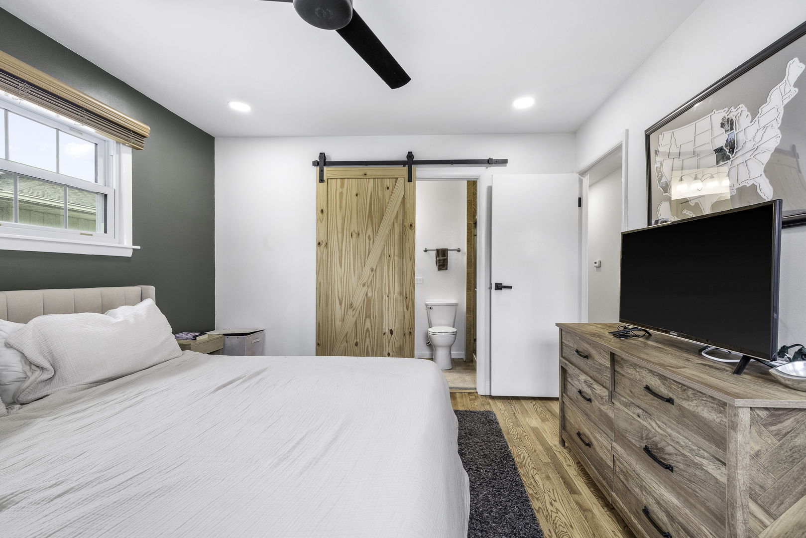 904 W Lynnwood Avenue, Arlington Heights, IL 60004