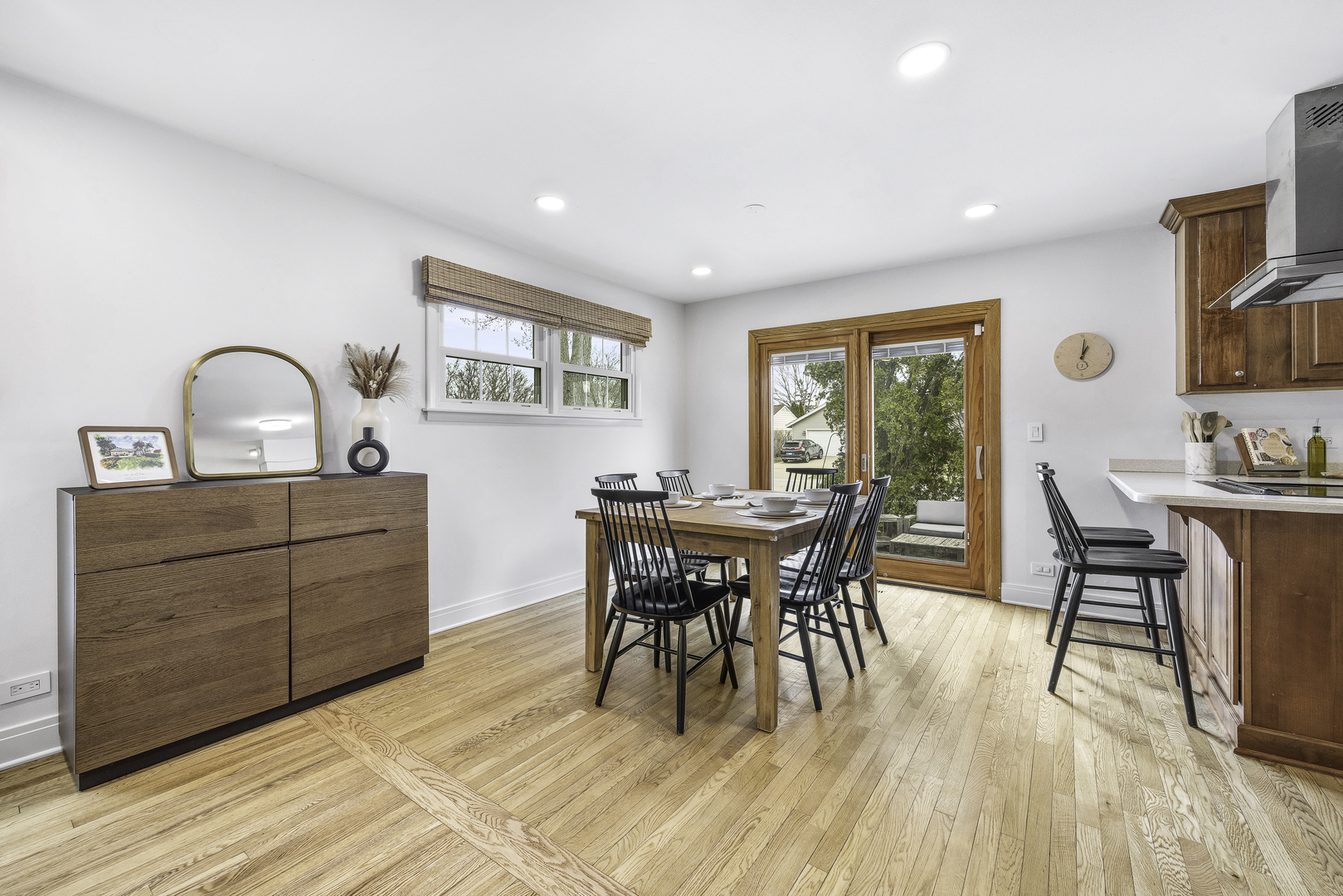 904 W Lynnwood Avenue, Arlington Heights, IL 60004