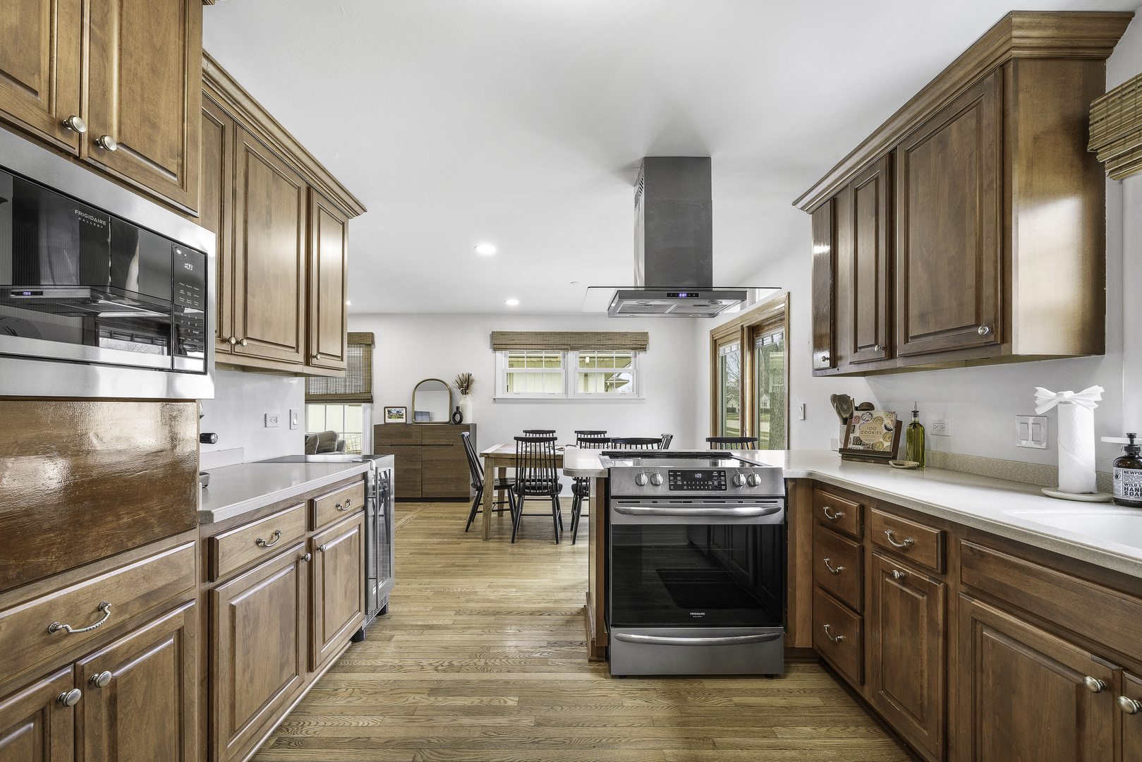 904 W Lynnwood Avenue, Arlington Heights, IL 60004