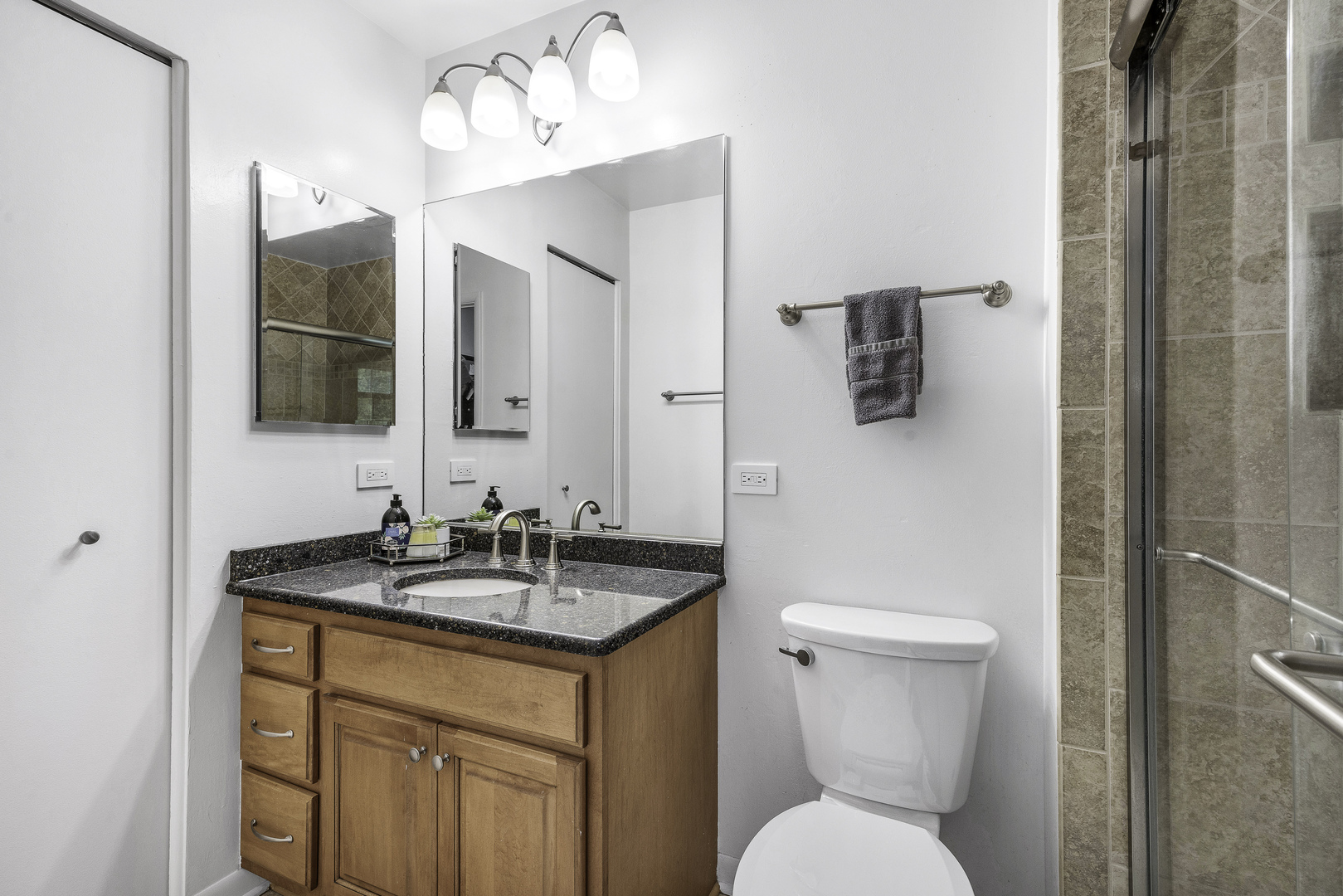 904 W Lynnwood Avenue, Arlington Heights, IL 60004