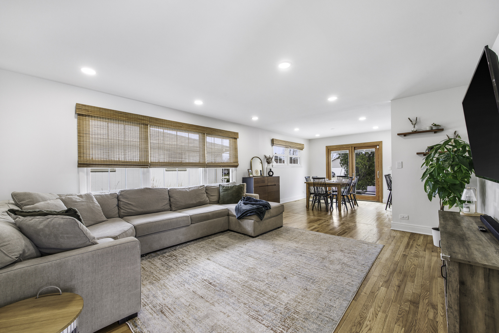 904 W Lynnwood Avenue, Arlington Heights, IL 60004