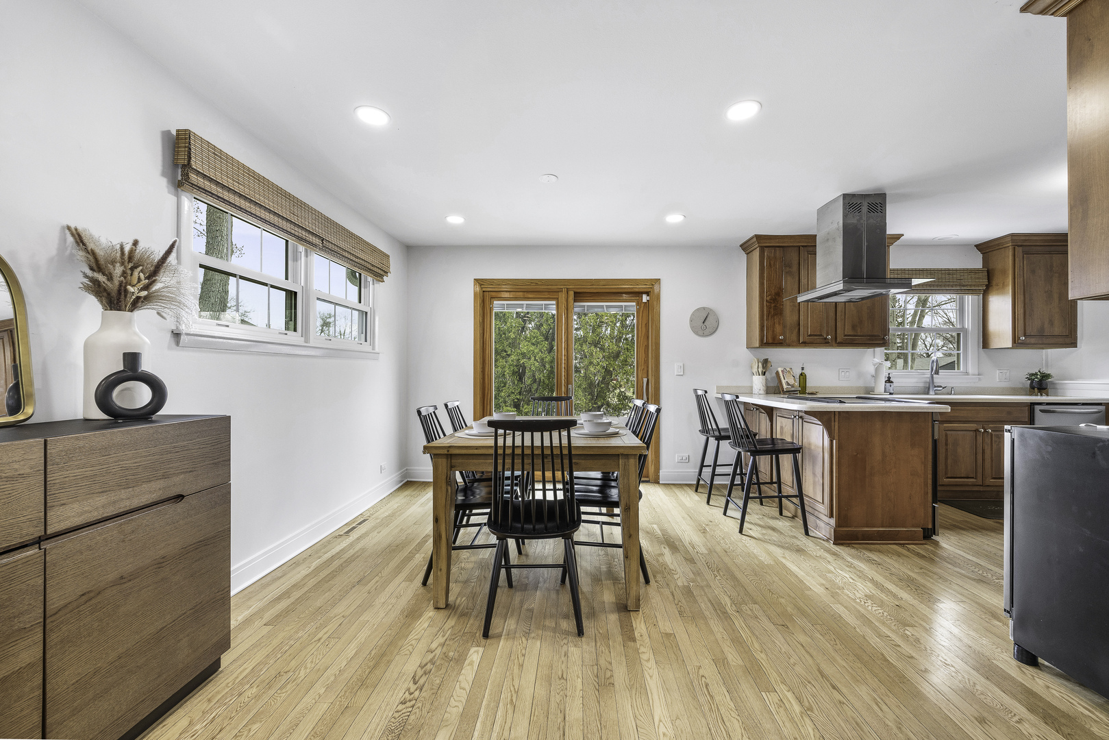 904 W Lynnwood Avenue, Arlington Heights, IL 60004