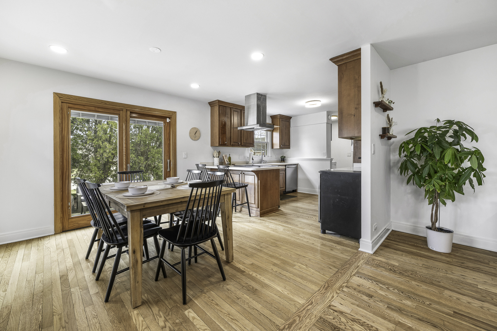 904 W Lynnwood Avenue, Arlington Heights, IL 60004