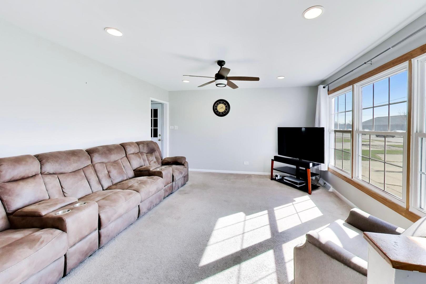 2N135 Bloomingdale Road, Glen Ellyn, IL 60139