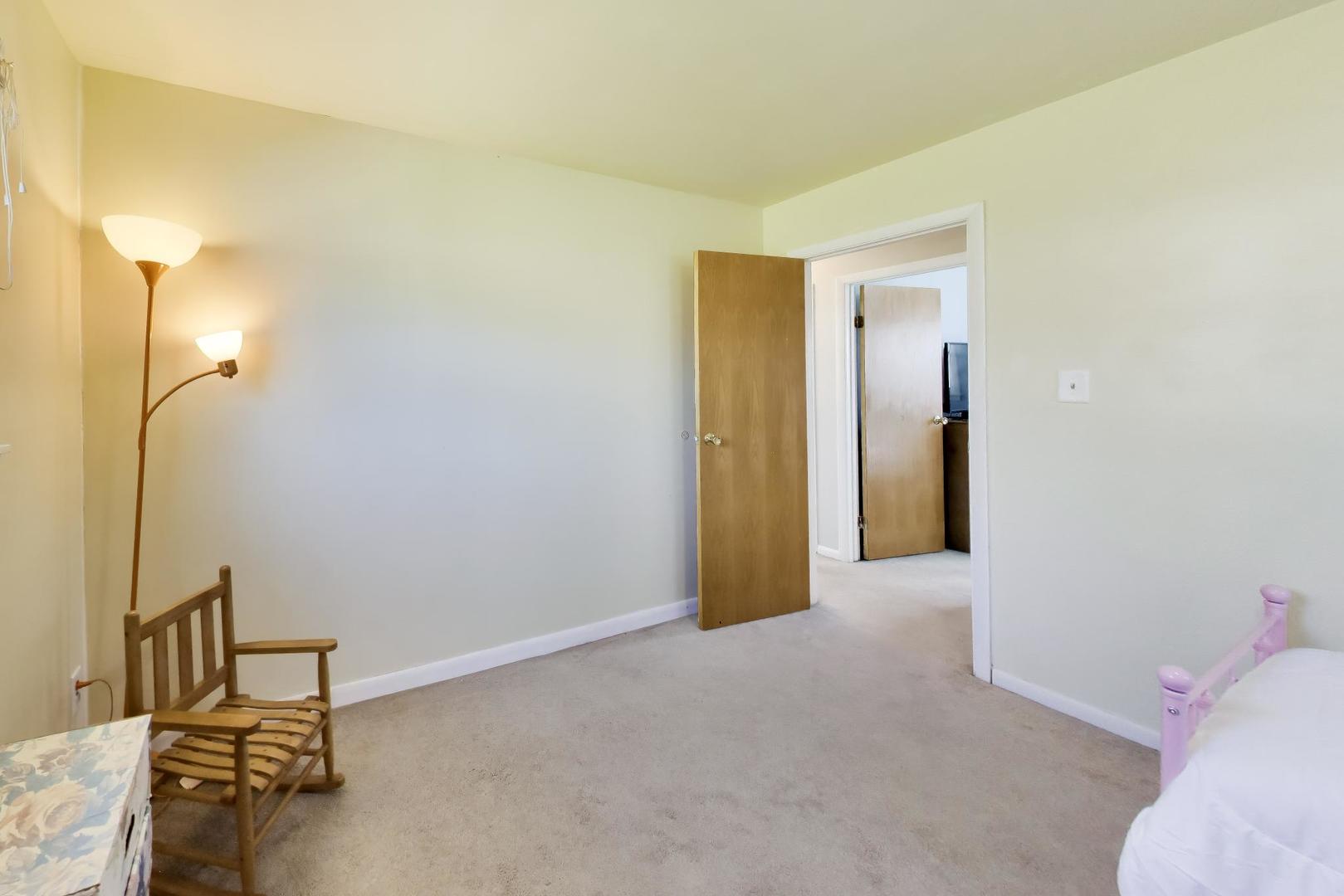 2N135 Bloomingdale Road, Glen Ellyn, IL 60139