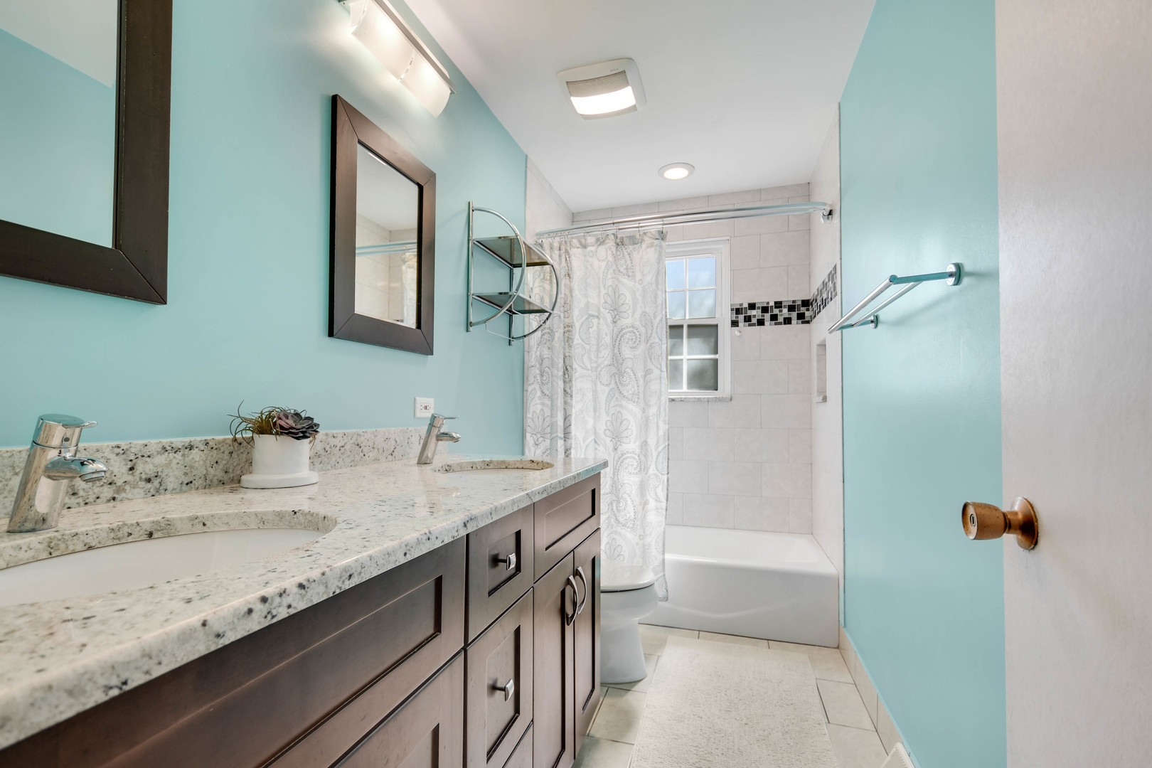 6914 Richmond Avenue, Darien, IL 60561