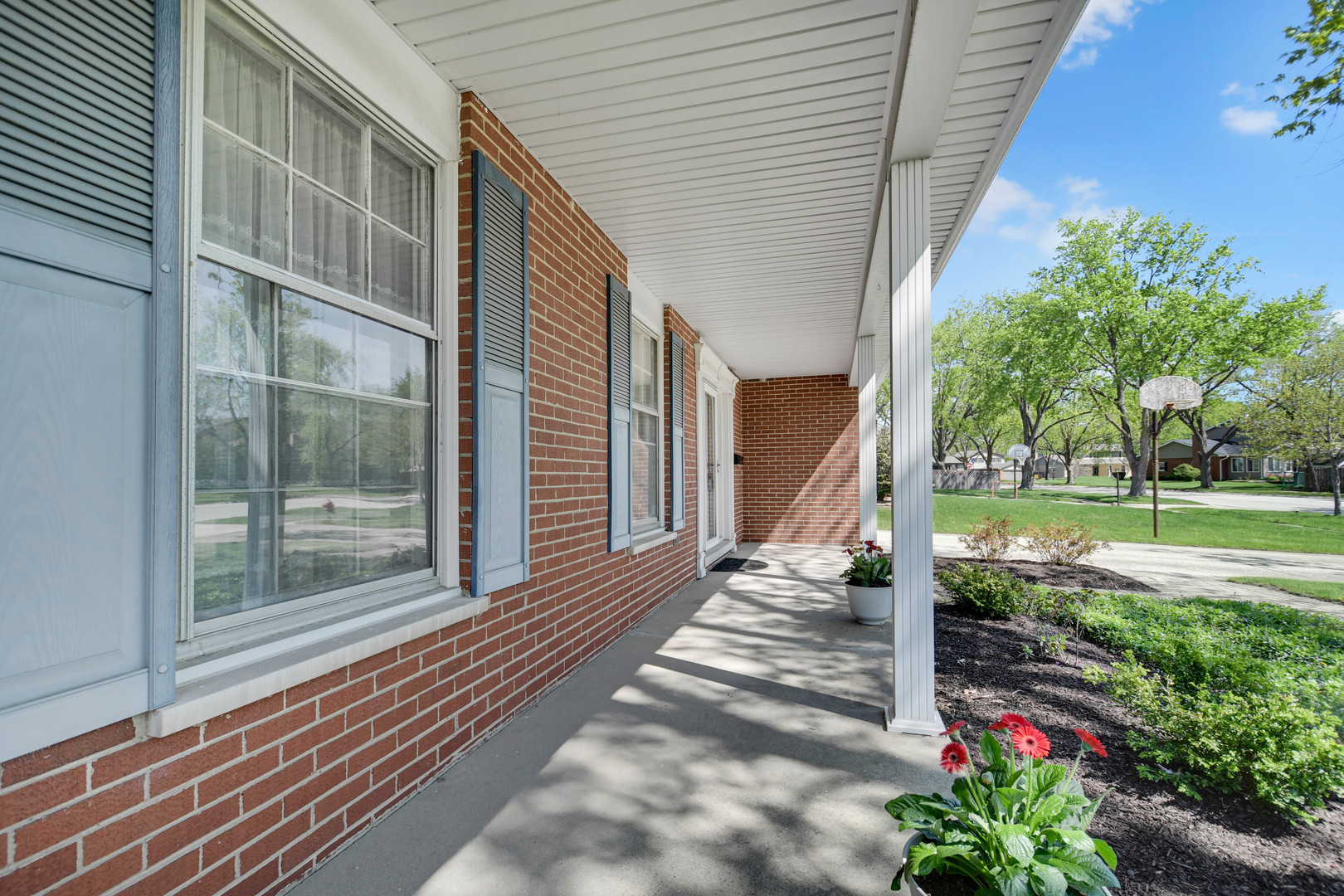 6914 Richmond Avenue, Darien, IL 60561