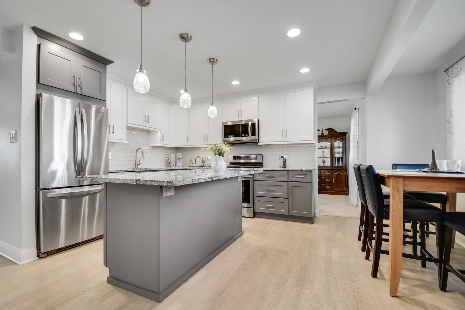 6914 Richmond Avenue, Darien, IL 60561